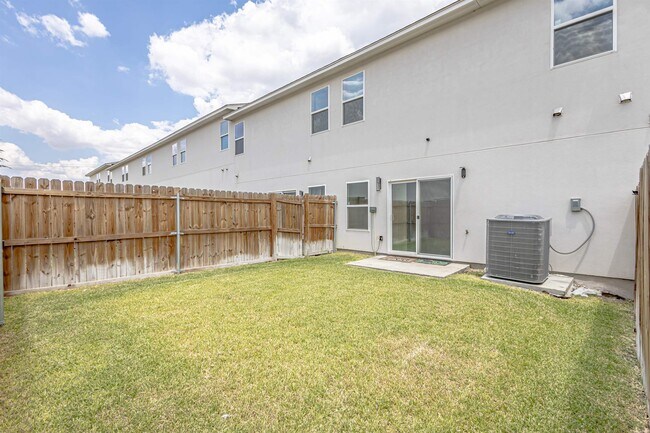 Building Photo - 9912 Kaspar Dr