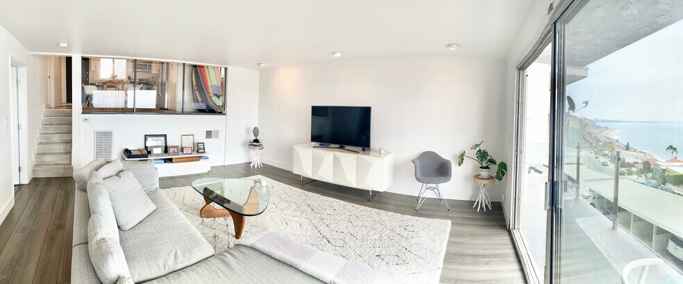 Living Room - 18203 Coastline Dr