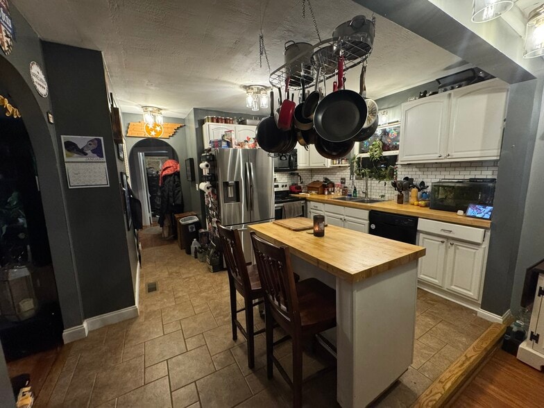 Kitchen from front door - 2406 Highland Dr