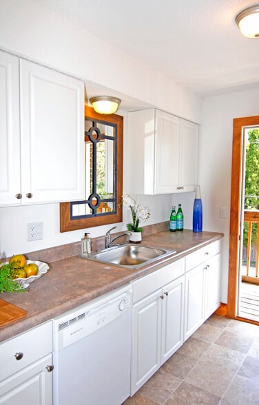 KITCHEN - 250 S Durkin Dr