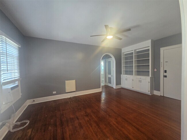 Building Photo - 725 J