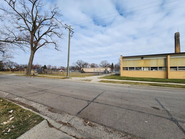 Building Photo - 7667 Bramell