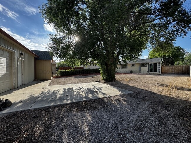 Building Photo - Cute 2 Bedroom House in South Colorado Springs with Large Garage