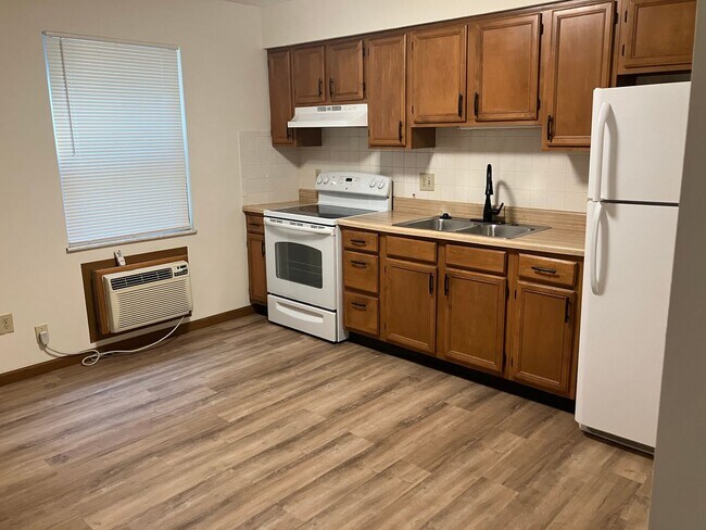 Building Photo - Spacious 2-Bedroom Living in a Quiet Community Available July!