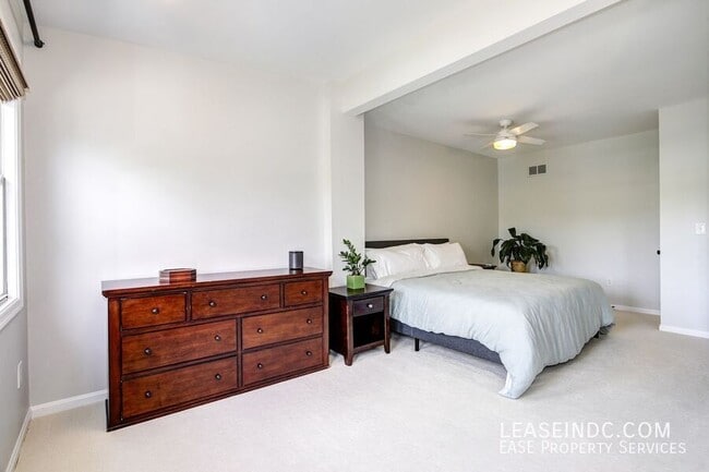 Building Photo - 719 Gallatin St NW