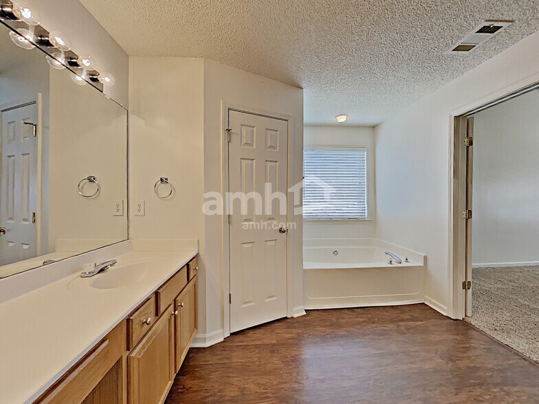 Building Photo - 2137 Tallapoosa Dr