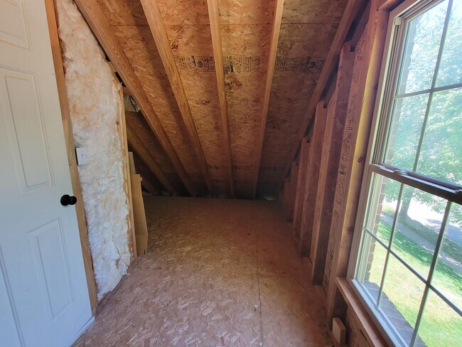 Building Photo - 421 Forest Hill Dr
