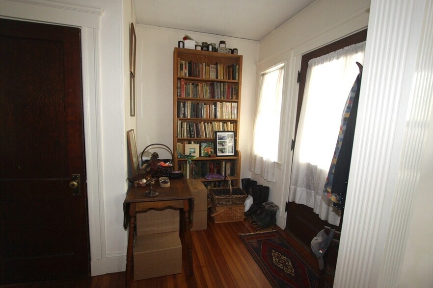 Building Photo - 10 Whitman St