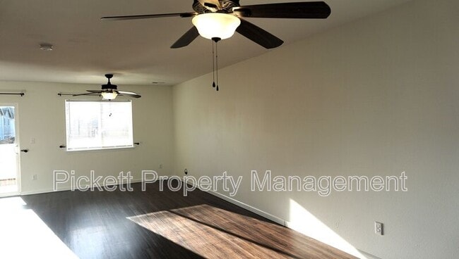 Building Photo - 4855 Bowwood Cir NE