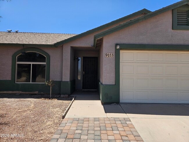 Building Photo - 9033 W Oneida Dr