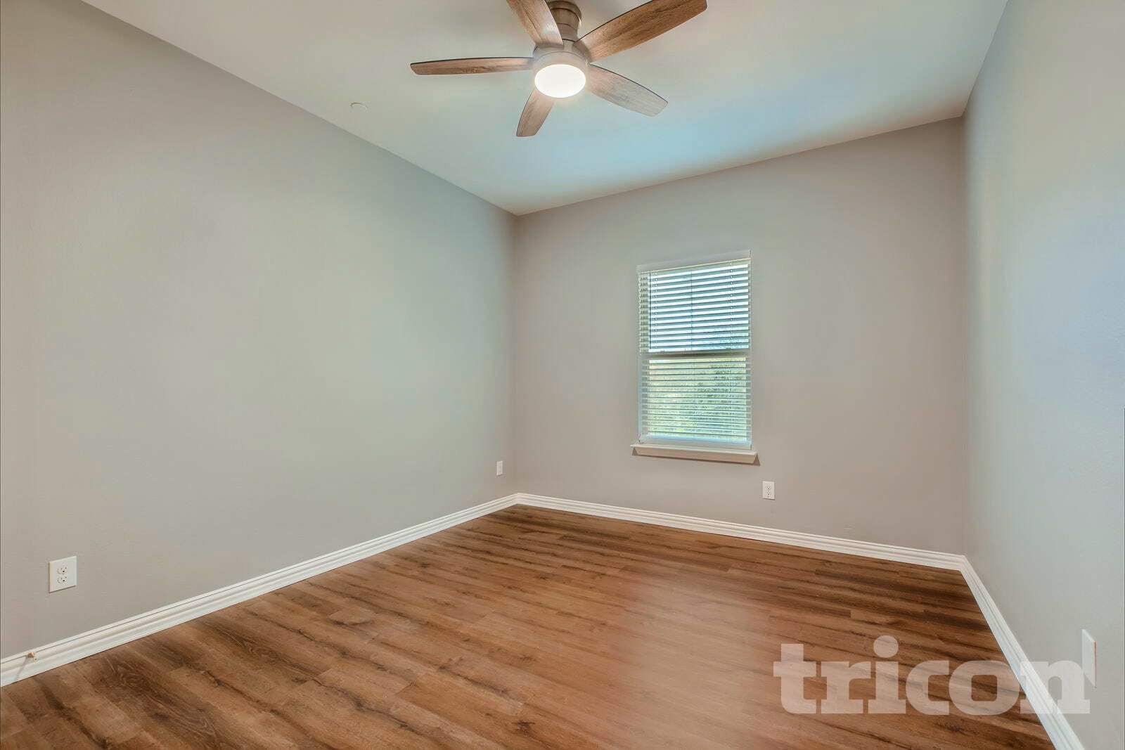 Building Photo - 1990 Timber Oaks Dr