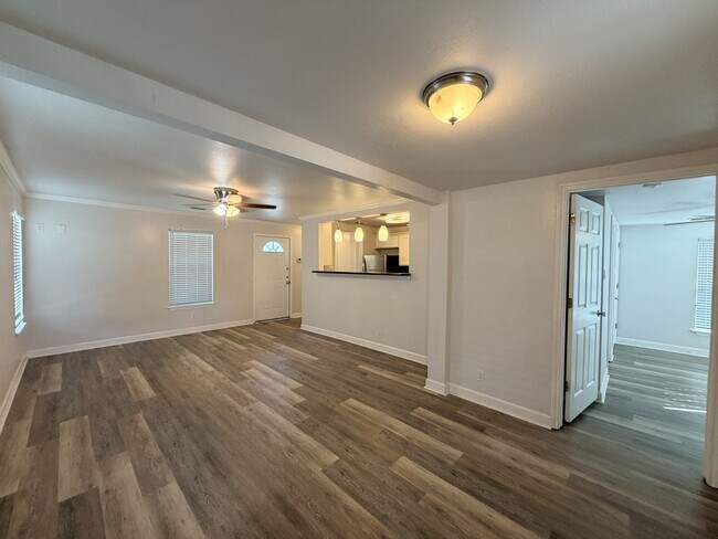 Building Photo - 3529 Topeka St