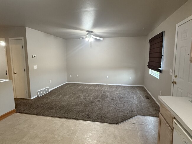 Building Photo - 3390 Canyon Dr