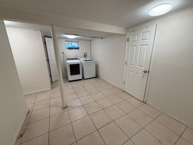 Building Photo - 36 W 9th St