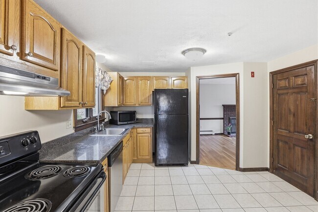 Building Photo - 17 Circle Rd