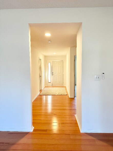 Building Photo - 8621 Flagstone Way