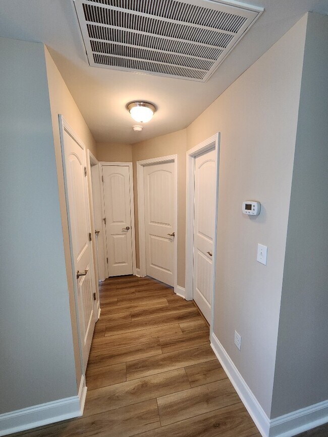 Building Photo - 223 Leadoff Dr