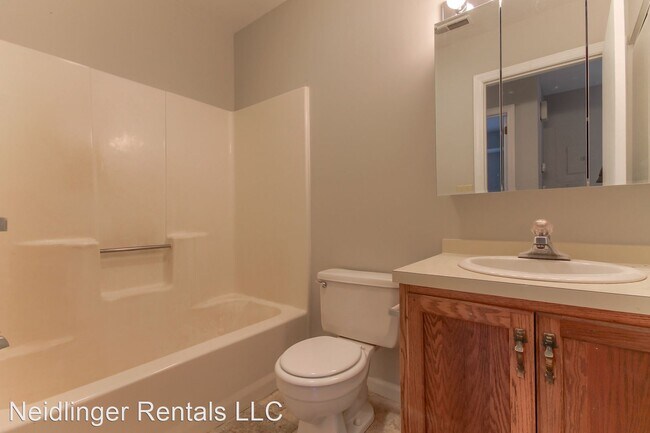 Building Photo - 555 Alison Dr