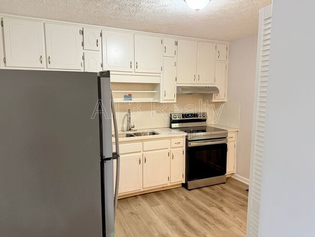 Building Photo - 88 Church St