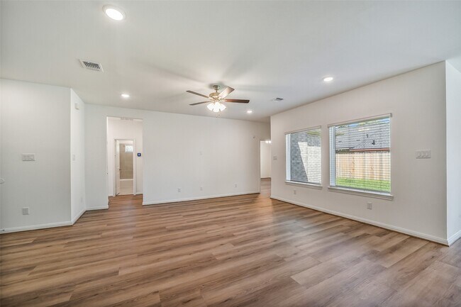 Building Photo - 11955 Pondwood Dr