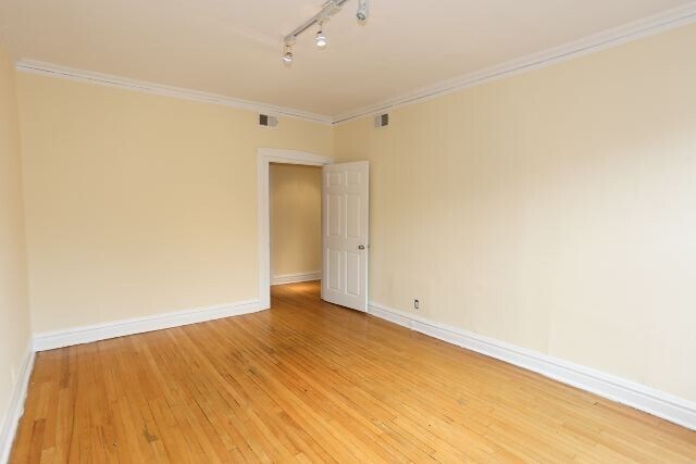 Building Photo - 563 W Aldine Ave