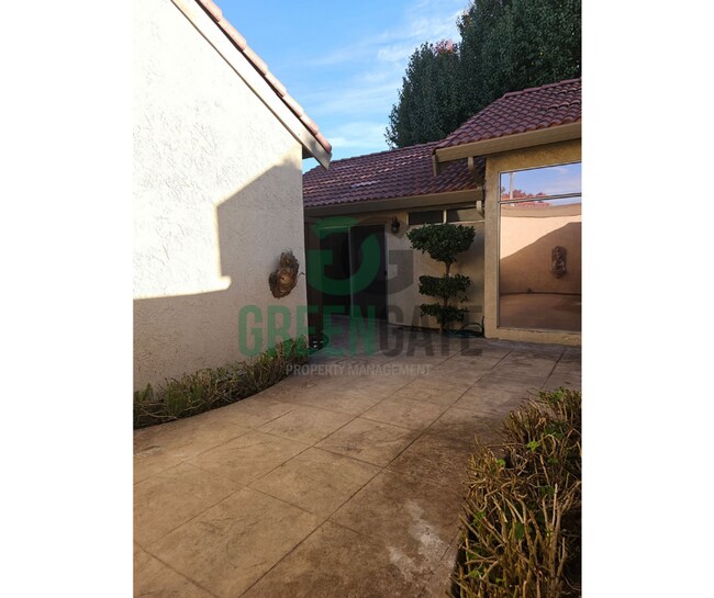 Building Photo - 3557 Claremont Ave