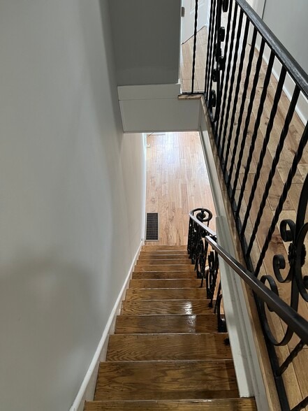 Hardwood Floors | Vintage Rails - 1524 S Hicks St