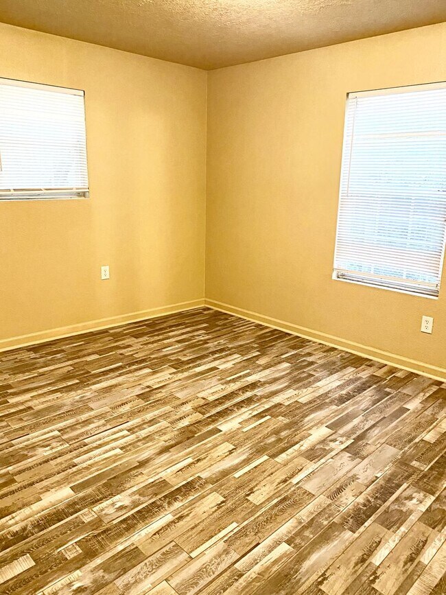 Building Photo - 1750 10th St