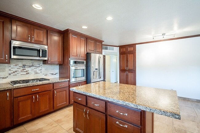 Building Photo - South Scottsdale with Views of Camelback!