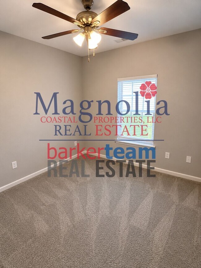 Building Photo - 3 Bedroom 2 Bathroom Home in Live Oak Subdivision - Richmond Hill