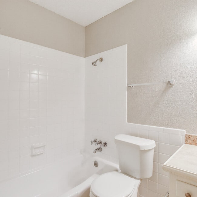 Building Photo - 5352 Wonder Dr