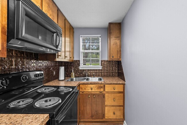 Building Photo - Charming Conway Loft Home – Quiet Country Living!