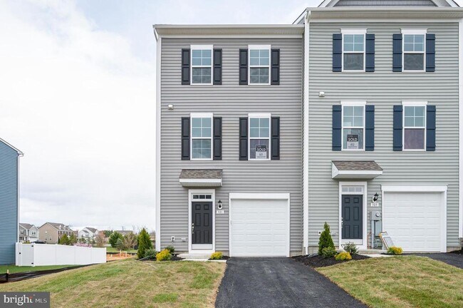 Building Photo - 301 Hillsdale Pl