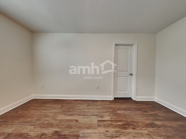 Building Photo - 27341 St Andrews Ave