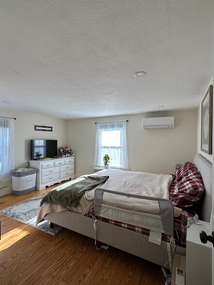 Bed 2 - 13 Atlantic Ave