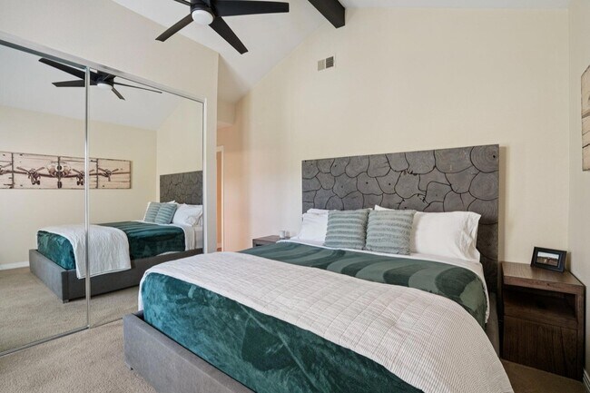 Building Photo - 29 Lakeshore Dr