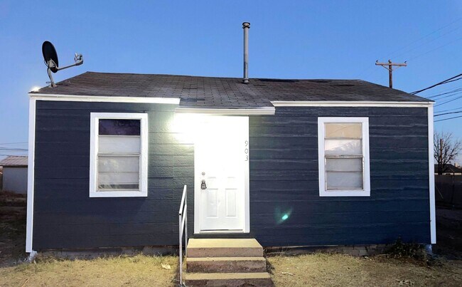 Building Photo - 903 Ave G
