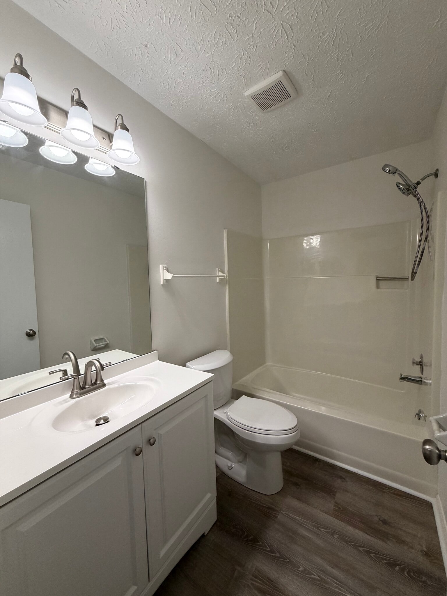 Building Photo - 9862 Mandel Dr
