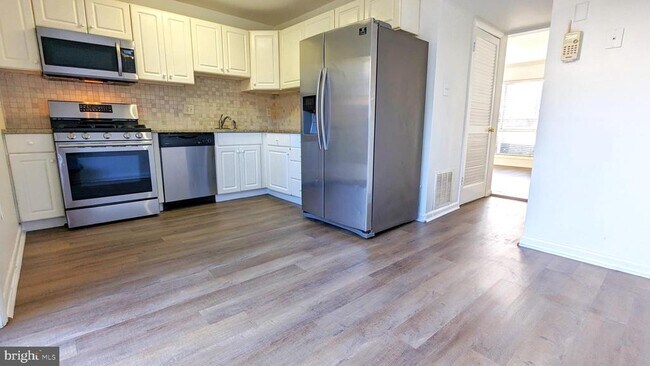 Building Photo - 2206 Gingell Pl