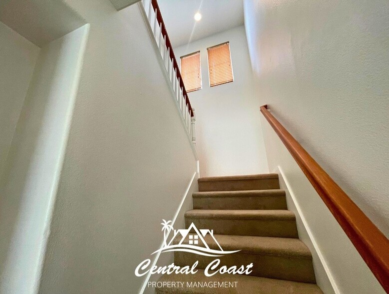 Building Photo - 2219 Cordoban Ln