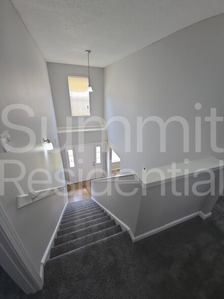 Building Photo - 4560 Longtree Ave