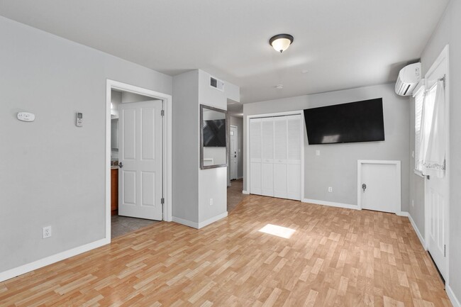 Building Photo - 225 Valley Oak Dr