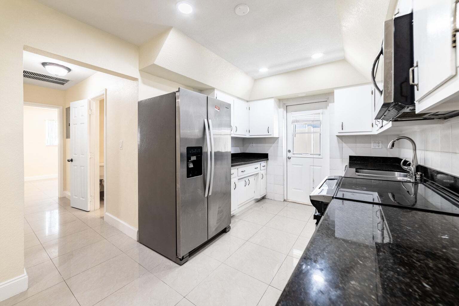 Building Photo - 3730 NE 13th Ter