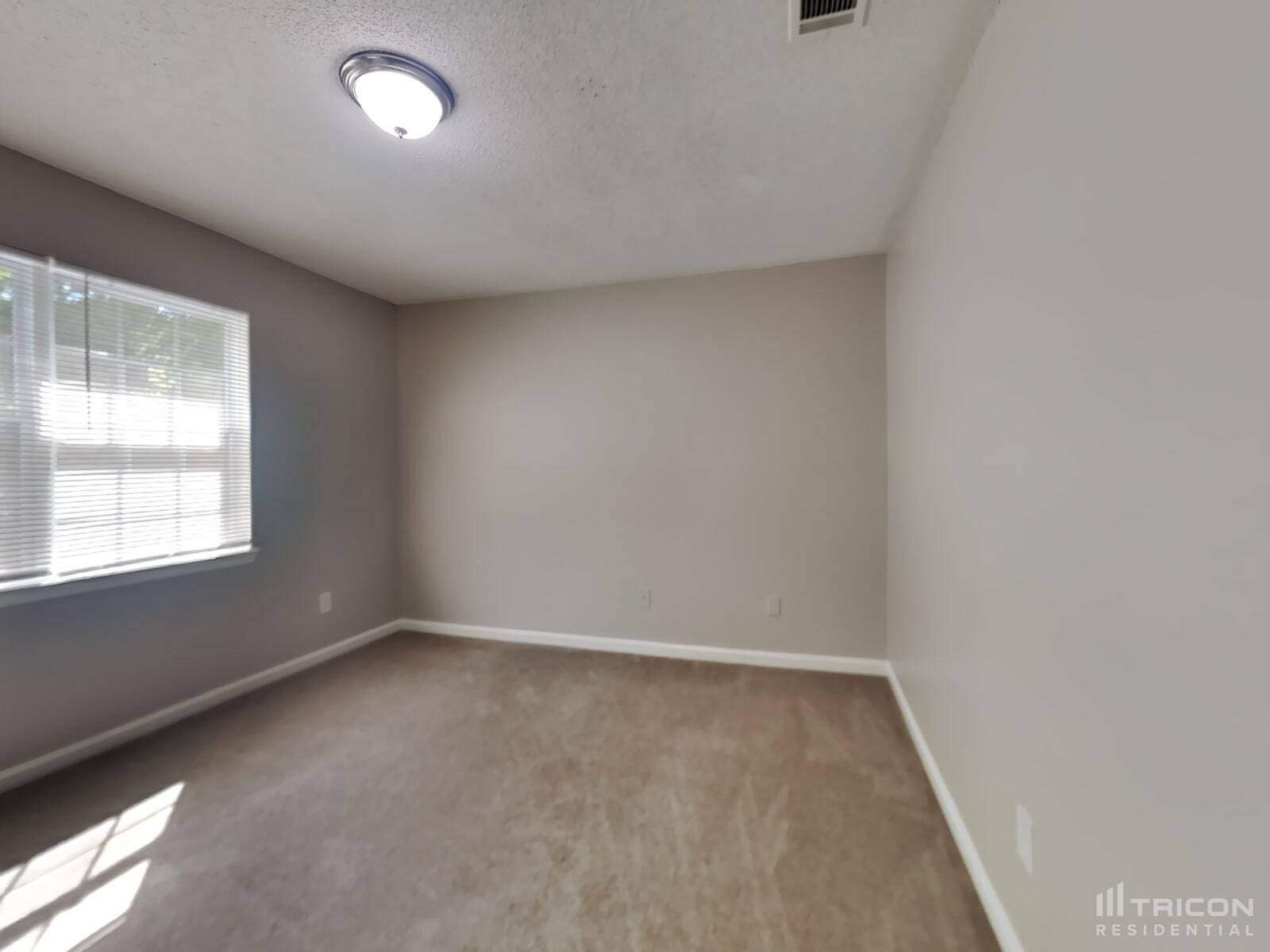 Building Photo - 1051 Park Creek Cir