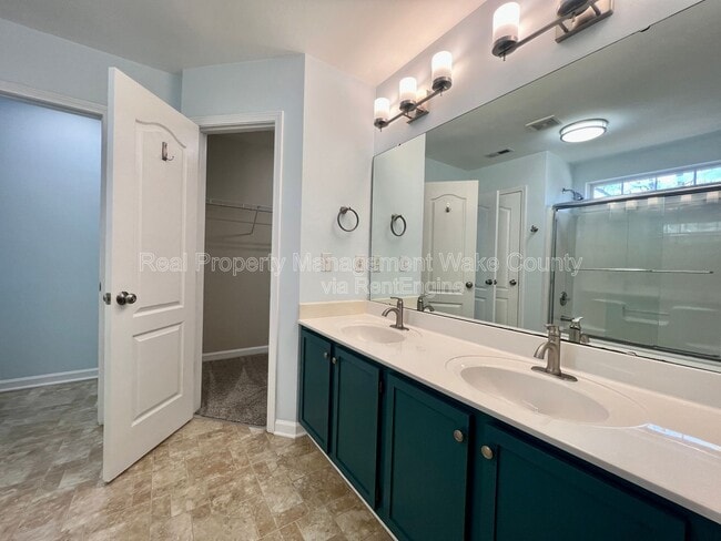 Building Photo - 213 Piney Woods Ln