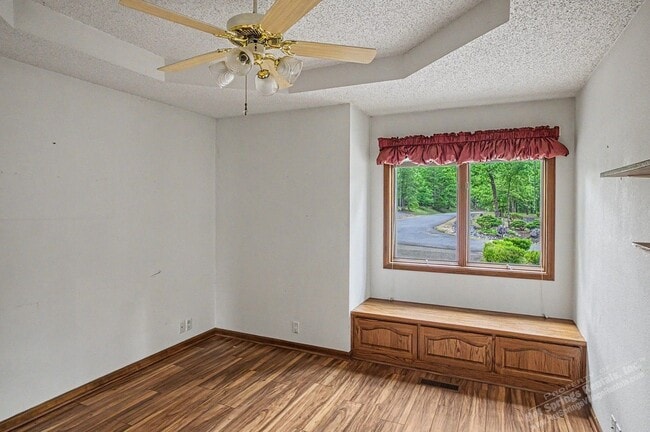 Building Photo - East Gate Area | Home | Unfurnished