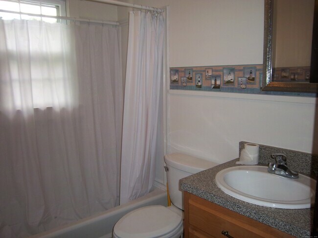 Building Photo - 104 School House Rd