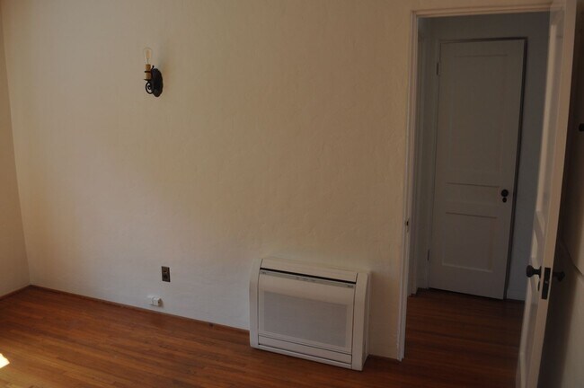Building Photo - MISSION HILLS 3BR/2BA SPANISH BUNGALOW