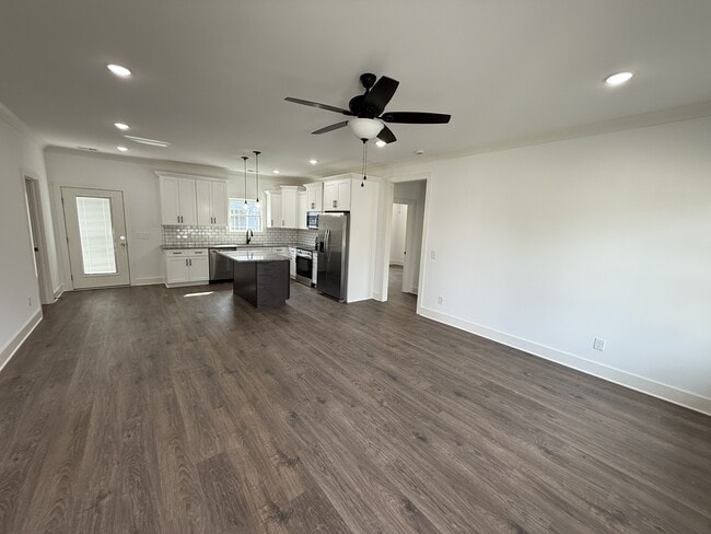 Building Photo - 1009 W Main St