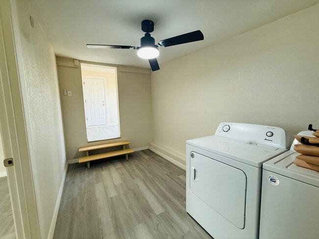 Building Photo - Remodeled home for rent in St. Pete